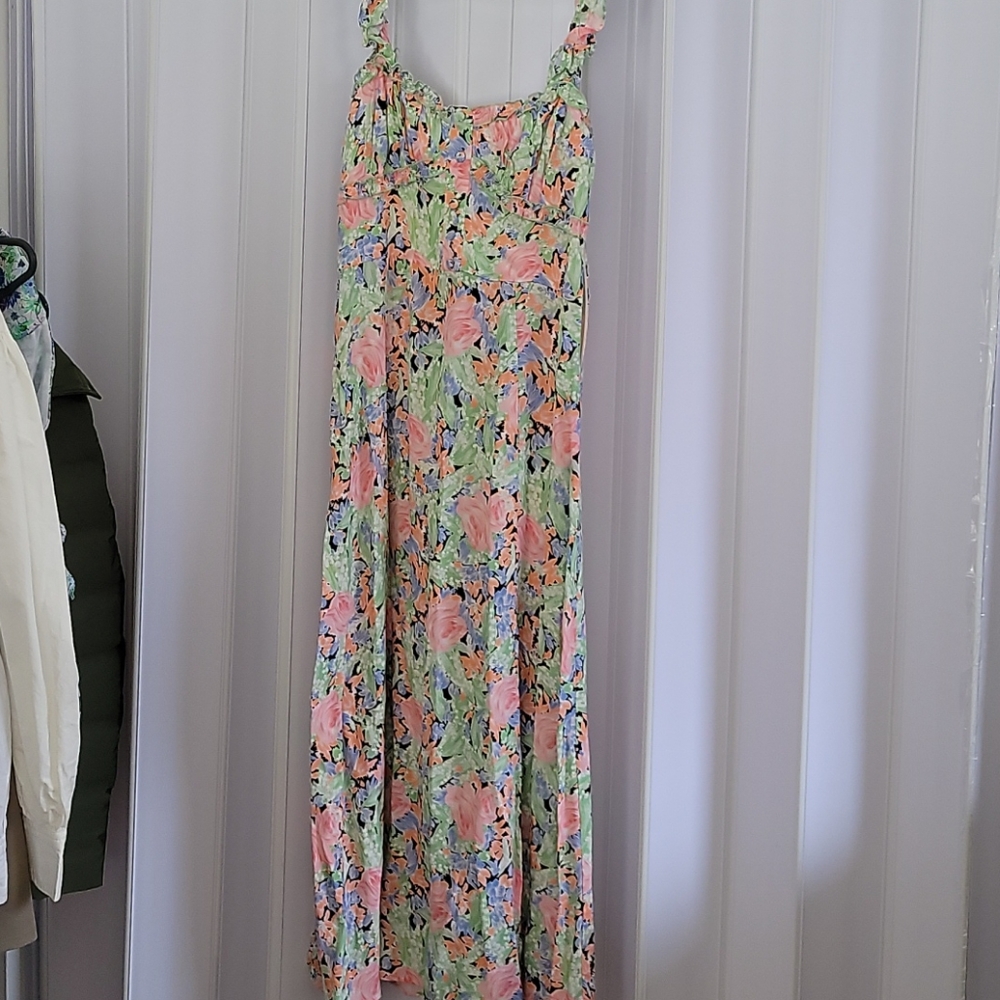 Dress - Picture 2 of 4